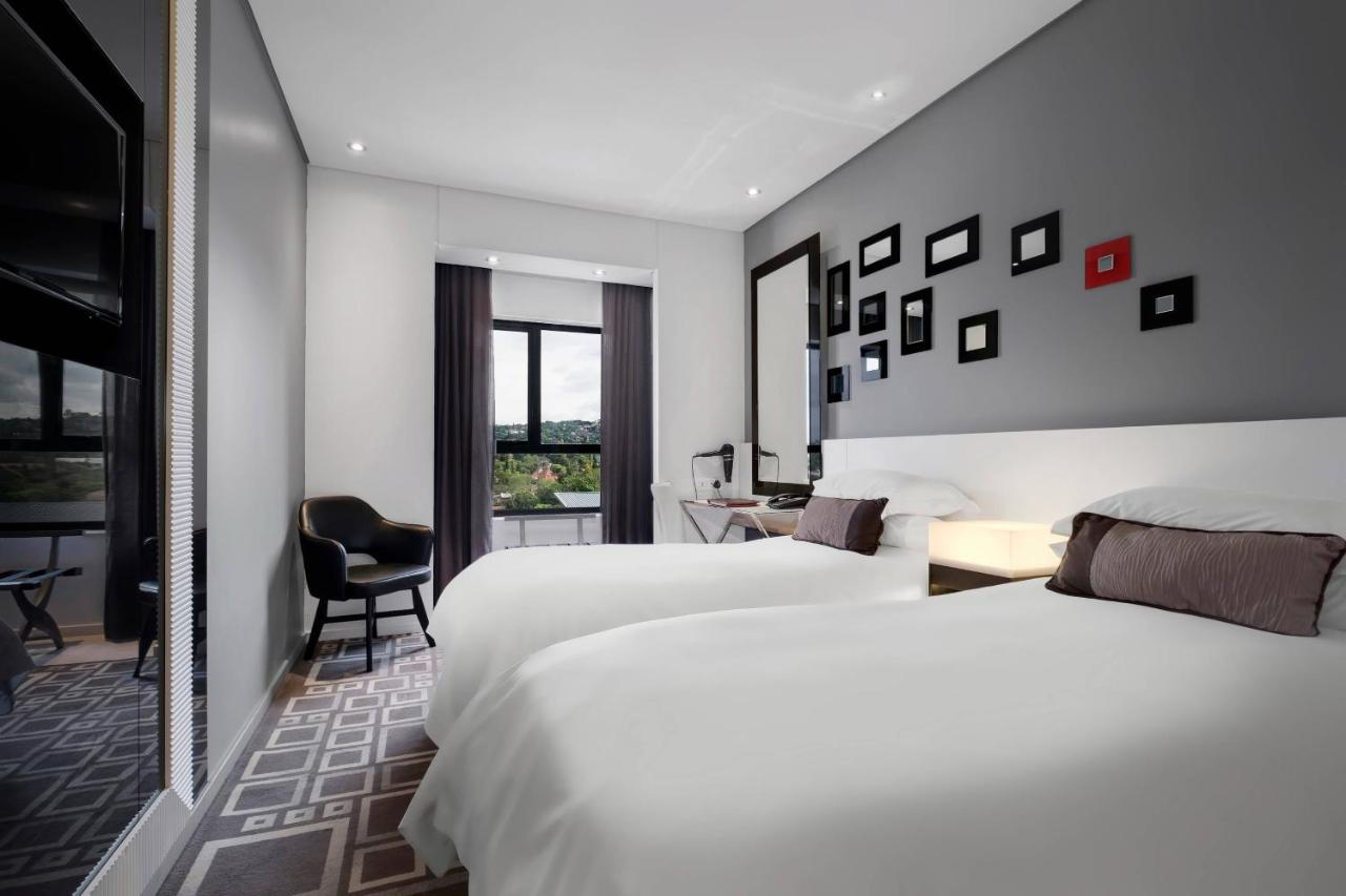Protea Hotel Fire & Ice! By Marriott Pretoria Menlyn المظهر الخارجي الصورة