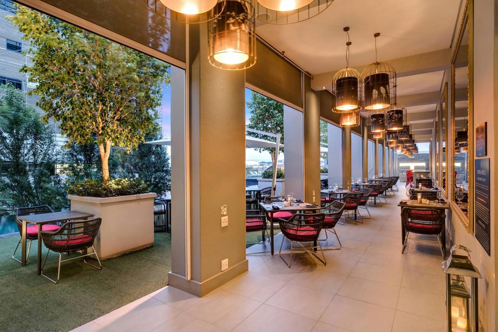 Protea Hotel Fire & Ice! By Marriott Pretoria Menlyn المظهر الخارجي الصورة