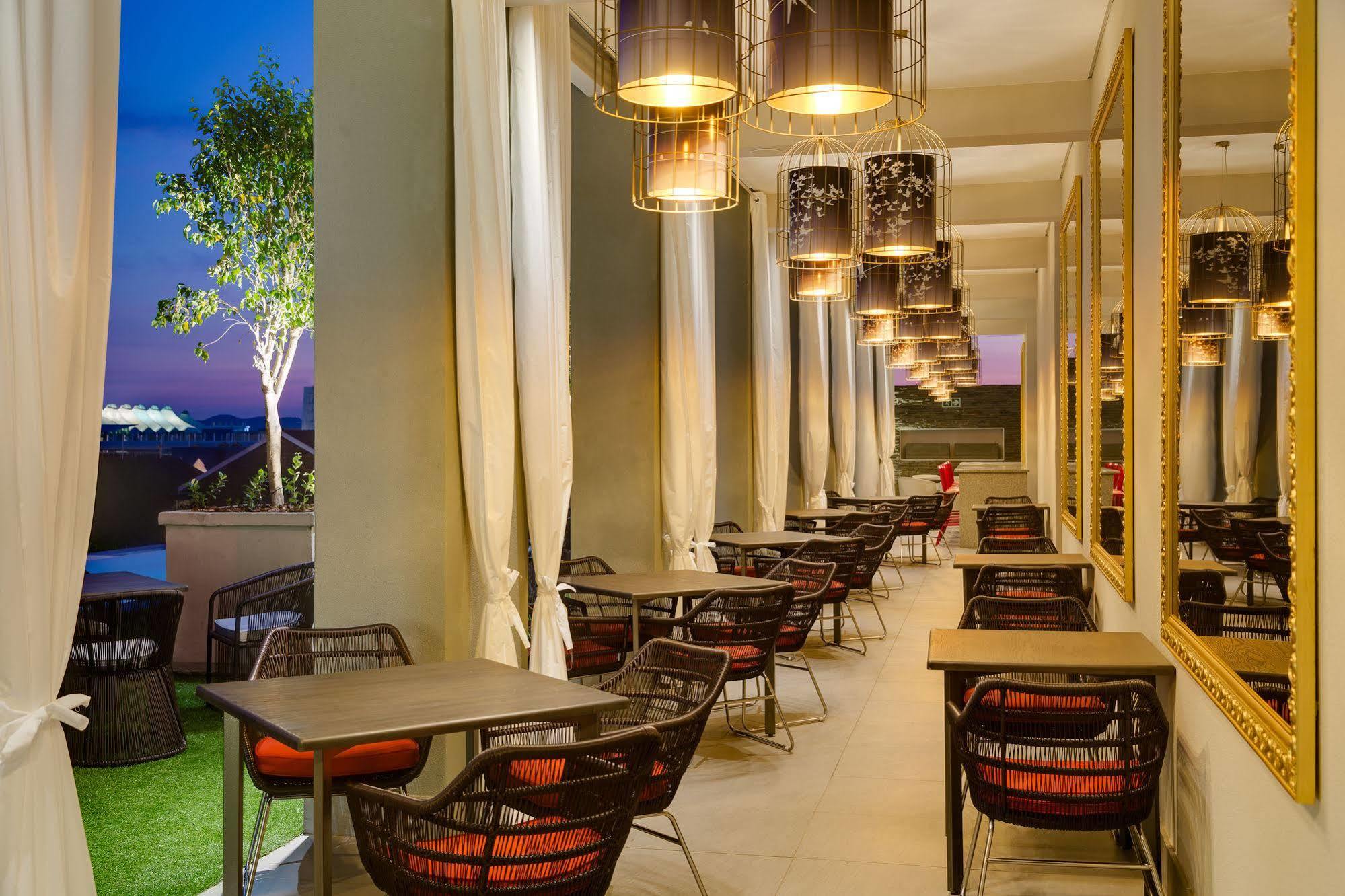 Protea Hotel Fire & Ice! By Marriott Pretoria Menlyn المظهر الخارجي الصورة